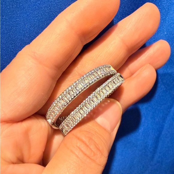 Elegant – These sparkling hoop earrings have a refined and sophisticated look. - Picture 13 of 14